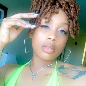 Meet your Posher, Toniya